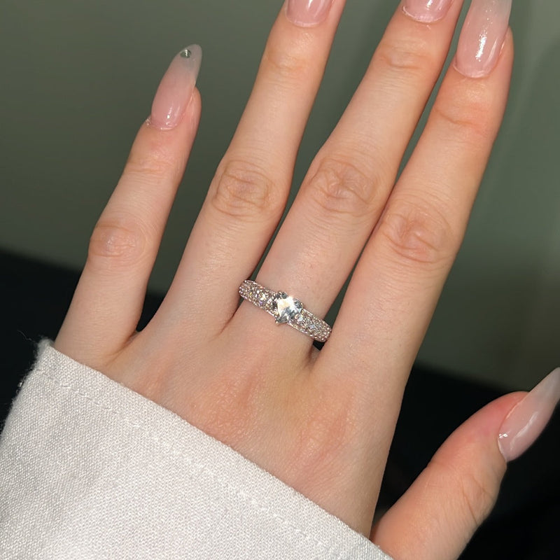 Classic Heart Sparkling Ring