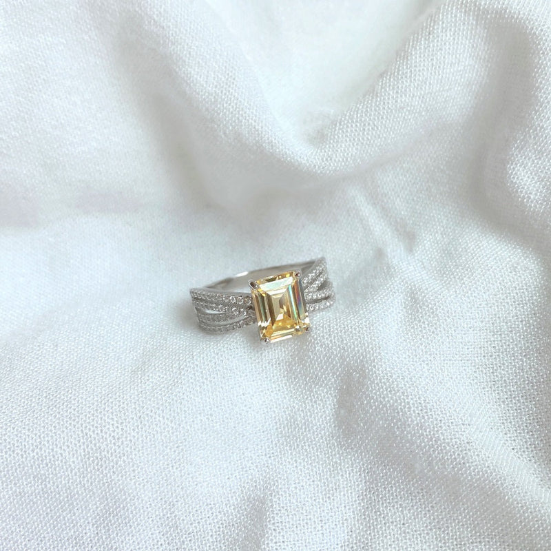 Anilo Plata Zirconia Ring