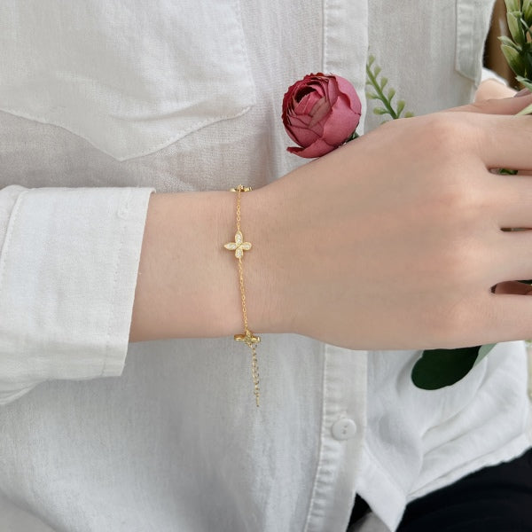 Adjustable Clovers Flower Bracelet